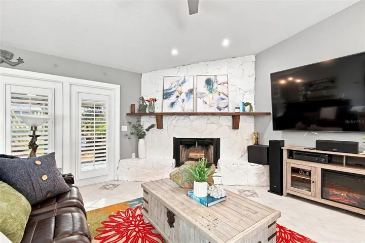 Living Area 2nd Floor with Balcony Access