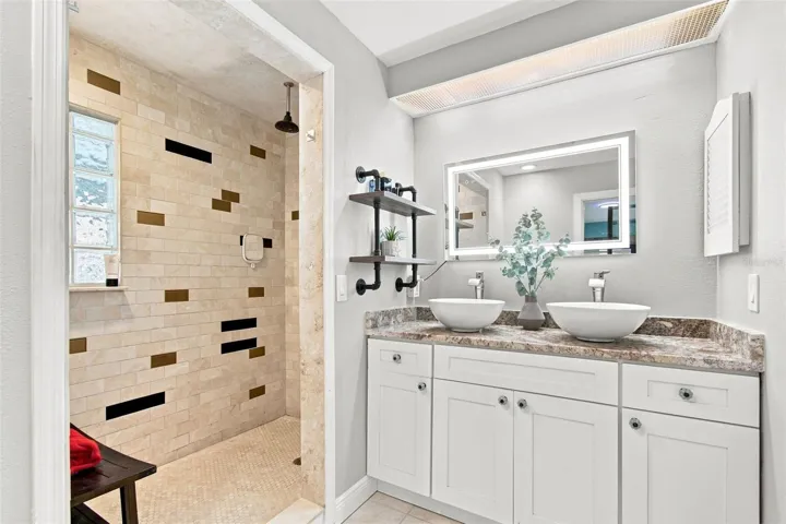 Primary En Suite Bath