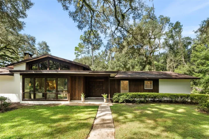 Welcome to your private oasis - 4/2.5 on 7 Acres!