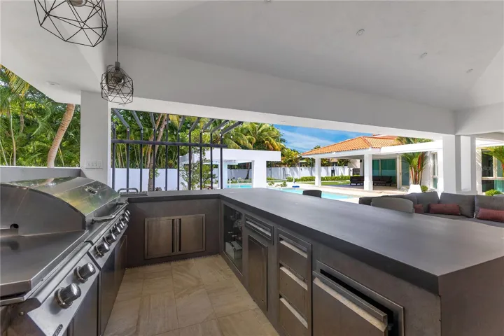 Outdoor Kitchen