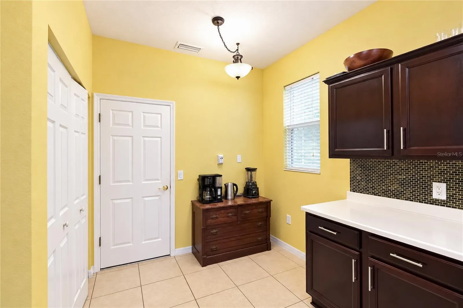 Separate Eating Nook or Coffee Area