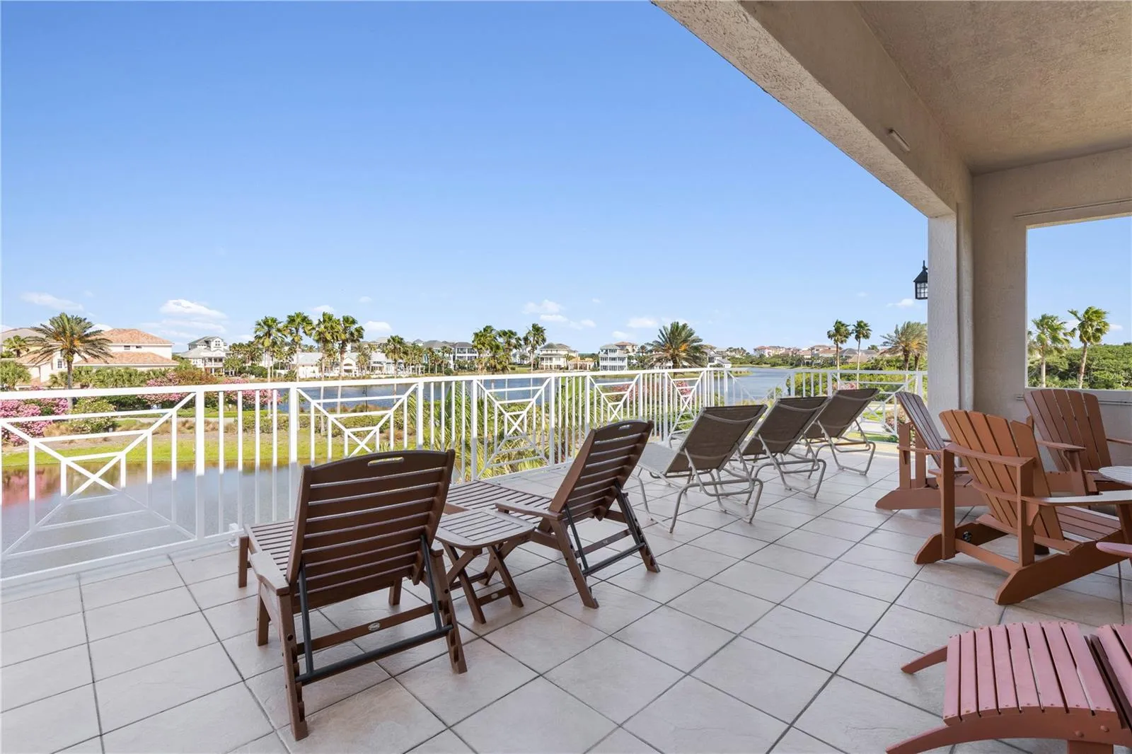 Expansive 3rd floor balcony