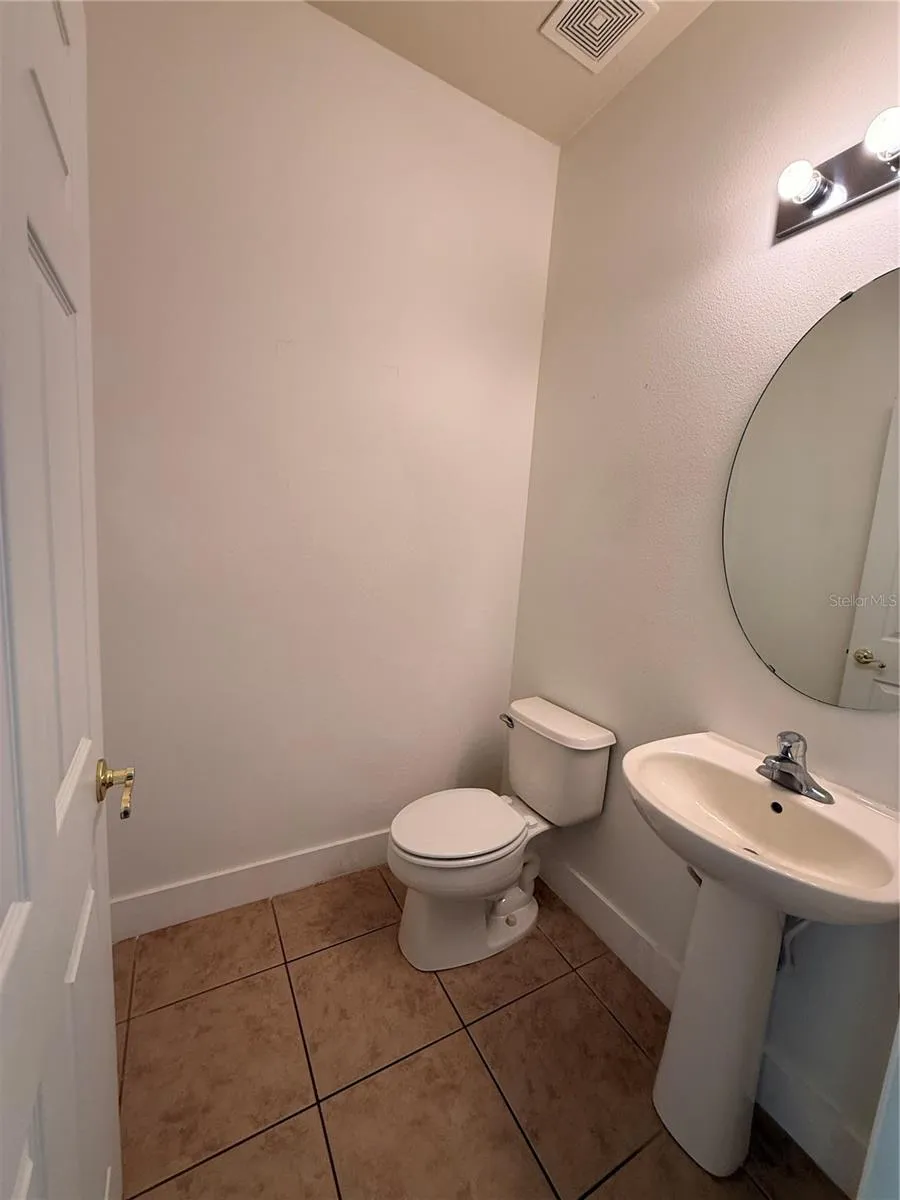 1/2 bathroom