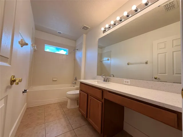 2nd Bathroom upstarirs