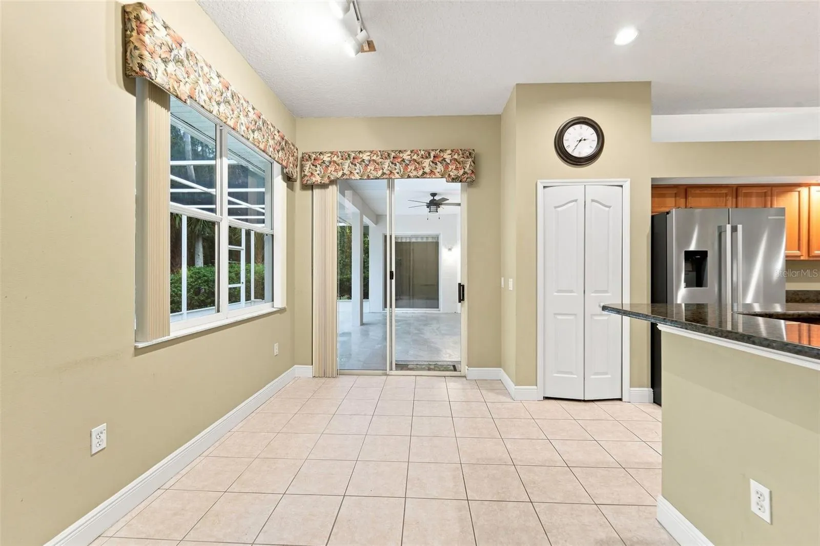 BREAKFAST NOOK