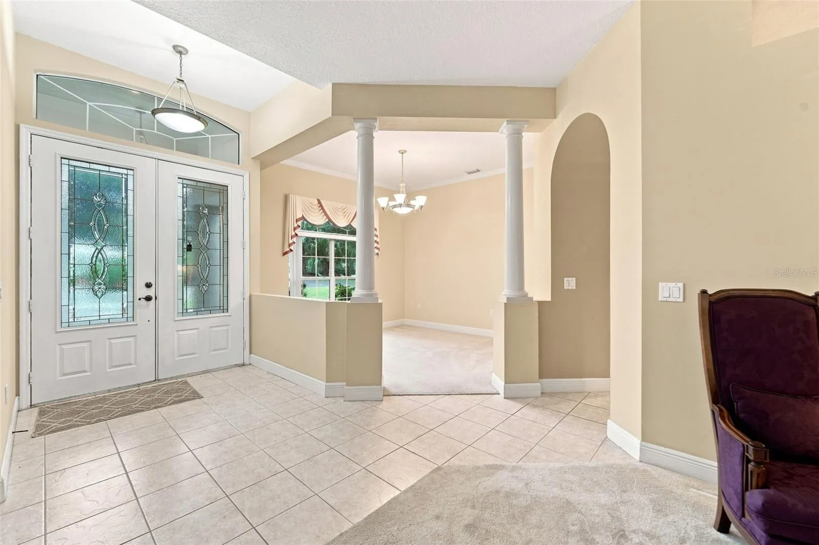 ENTRANCE/FOYER