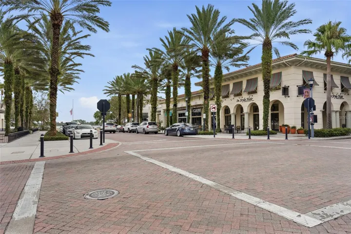 Palm-lined New Broad Street captures the walkable lifestyle and charm of Baldwin Park.