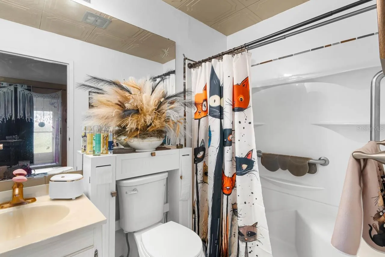 Full Bathroom