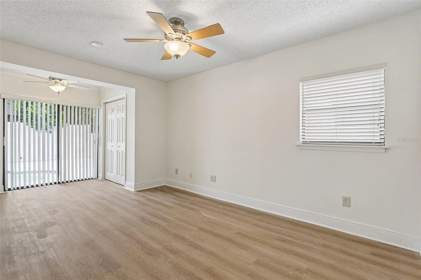 PB OFFERS 2 CUSTOM CLOSETS AND ACCESS TO THE POOL