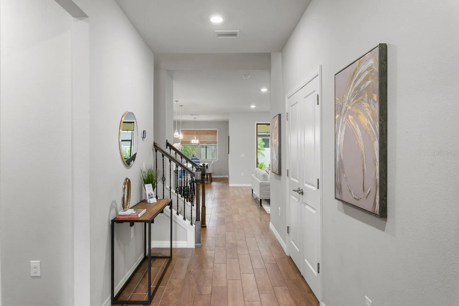 Spacious foyer entry