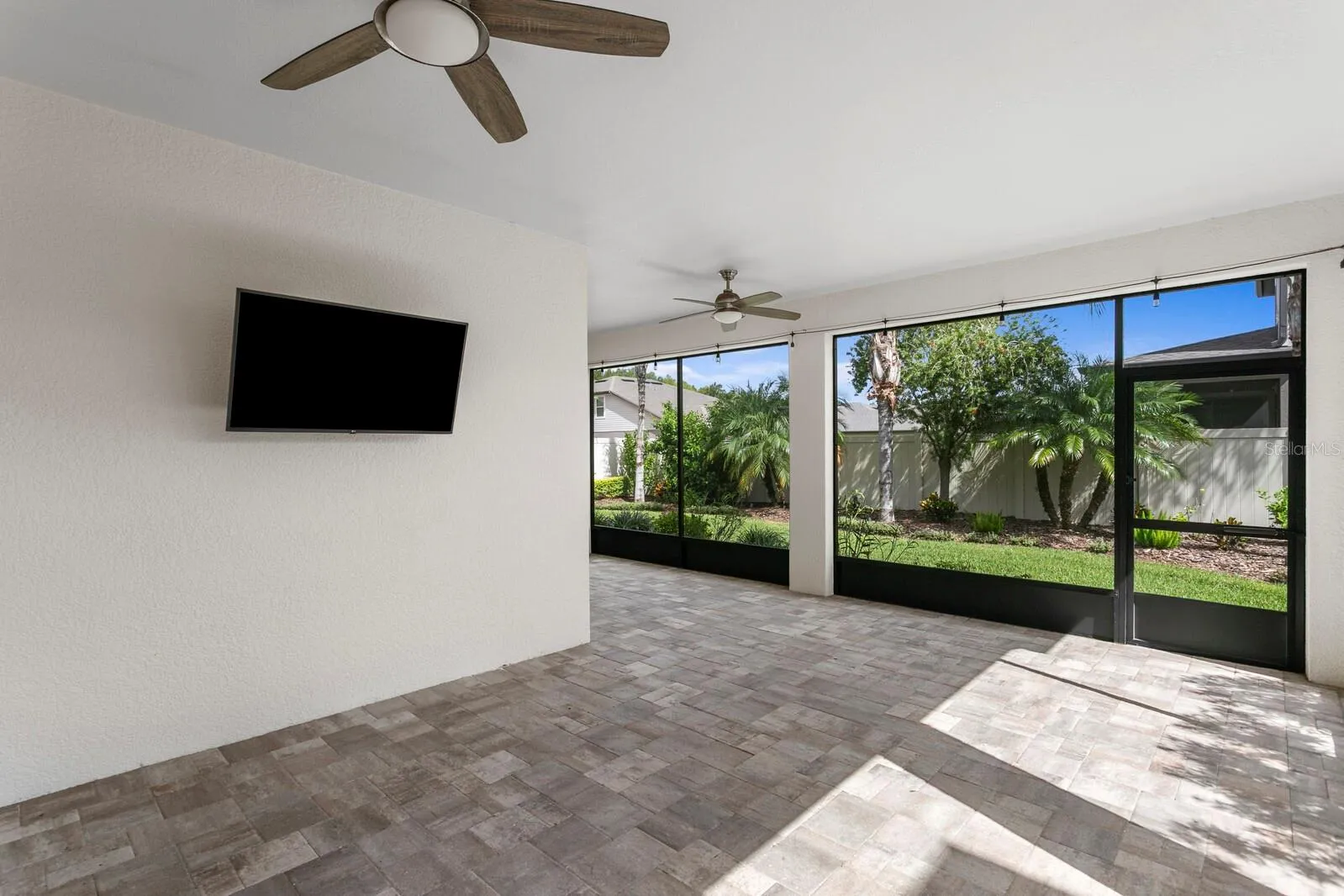 Oversized lanai with brick pavers