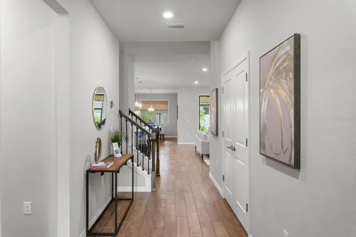 Spacious foyer entry