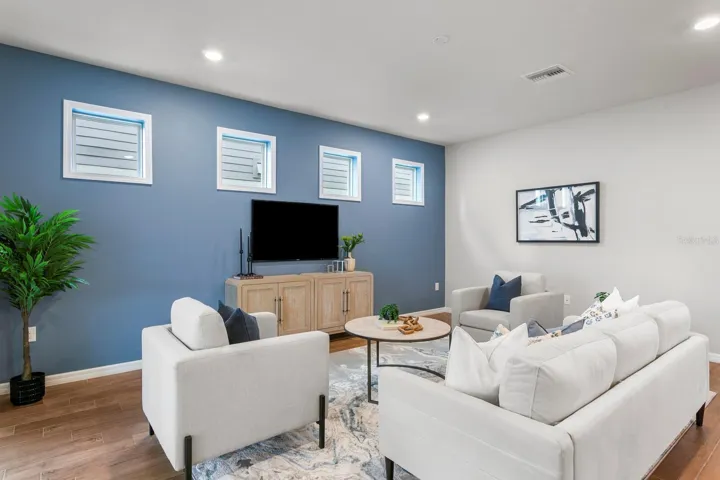 4 transom windows allow for tons of natural light