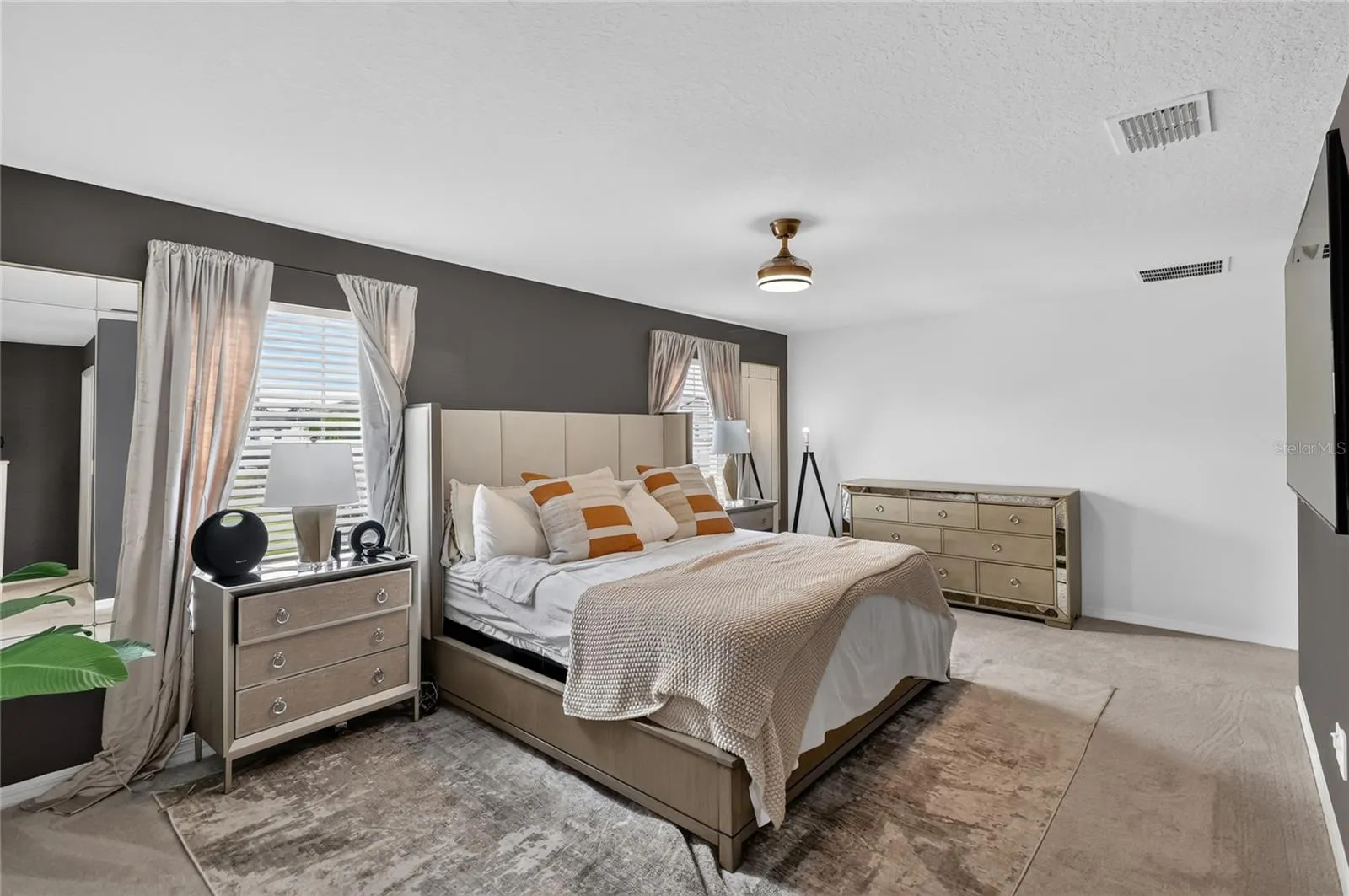 Lots of room to spread out and for furniture