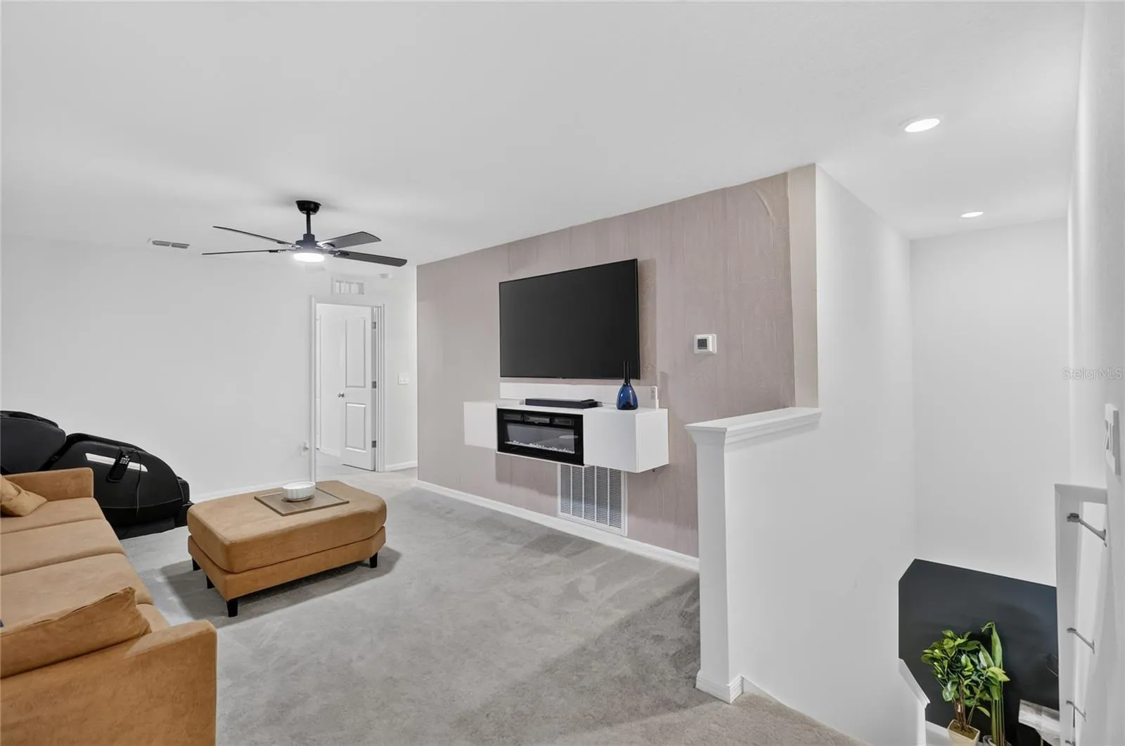 Nice loft area, could be a play area, home theater, game room, home office, craft space. The possibilities are endless