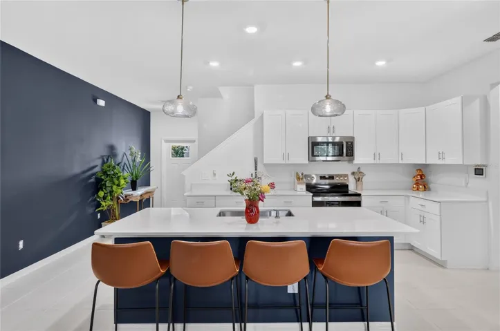 Love the blue accents to tie things together.