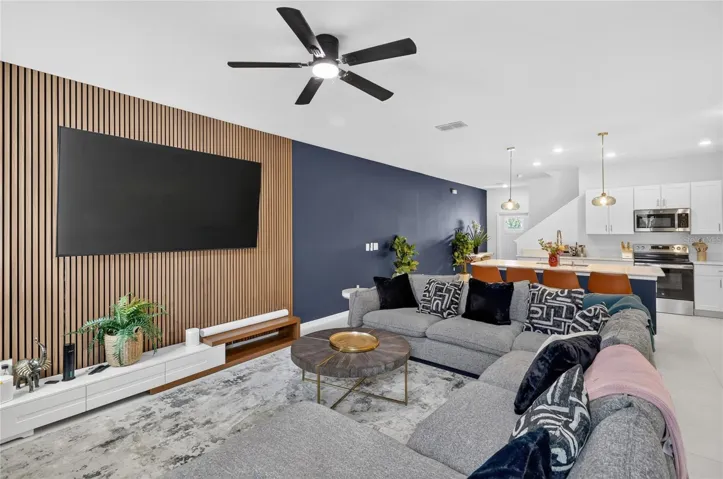 Imagine having family getting together over the holidays here.