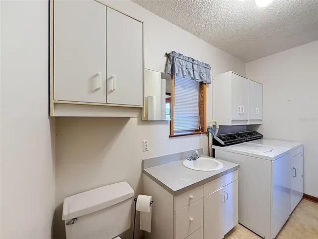Bath 2 - Laundry room