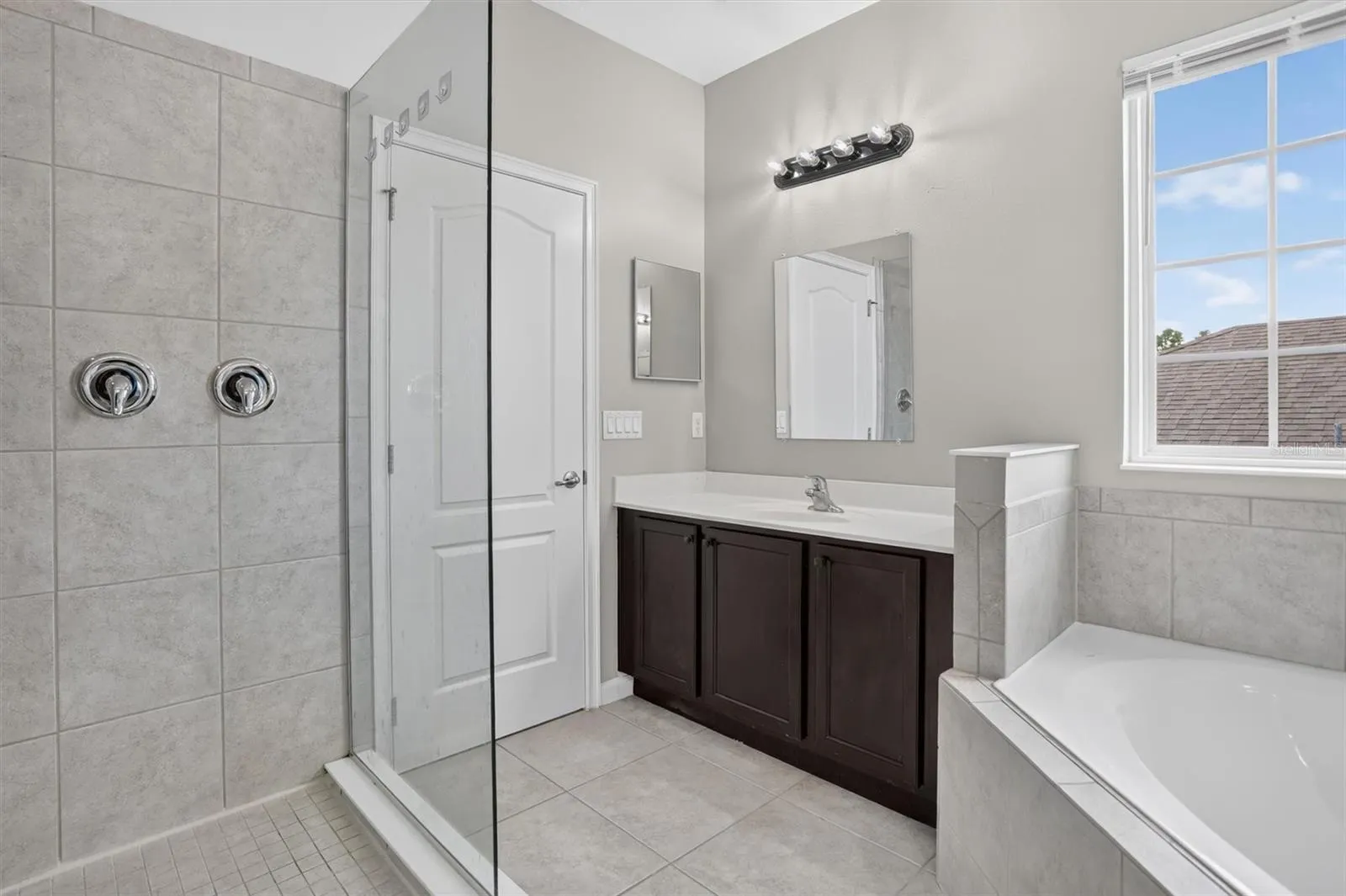 Primary Suite - Bathroom(upstairs)