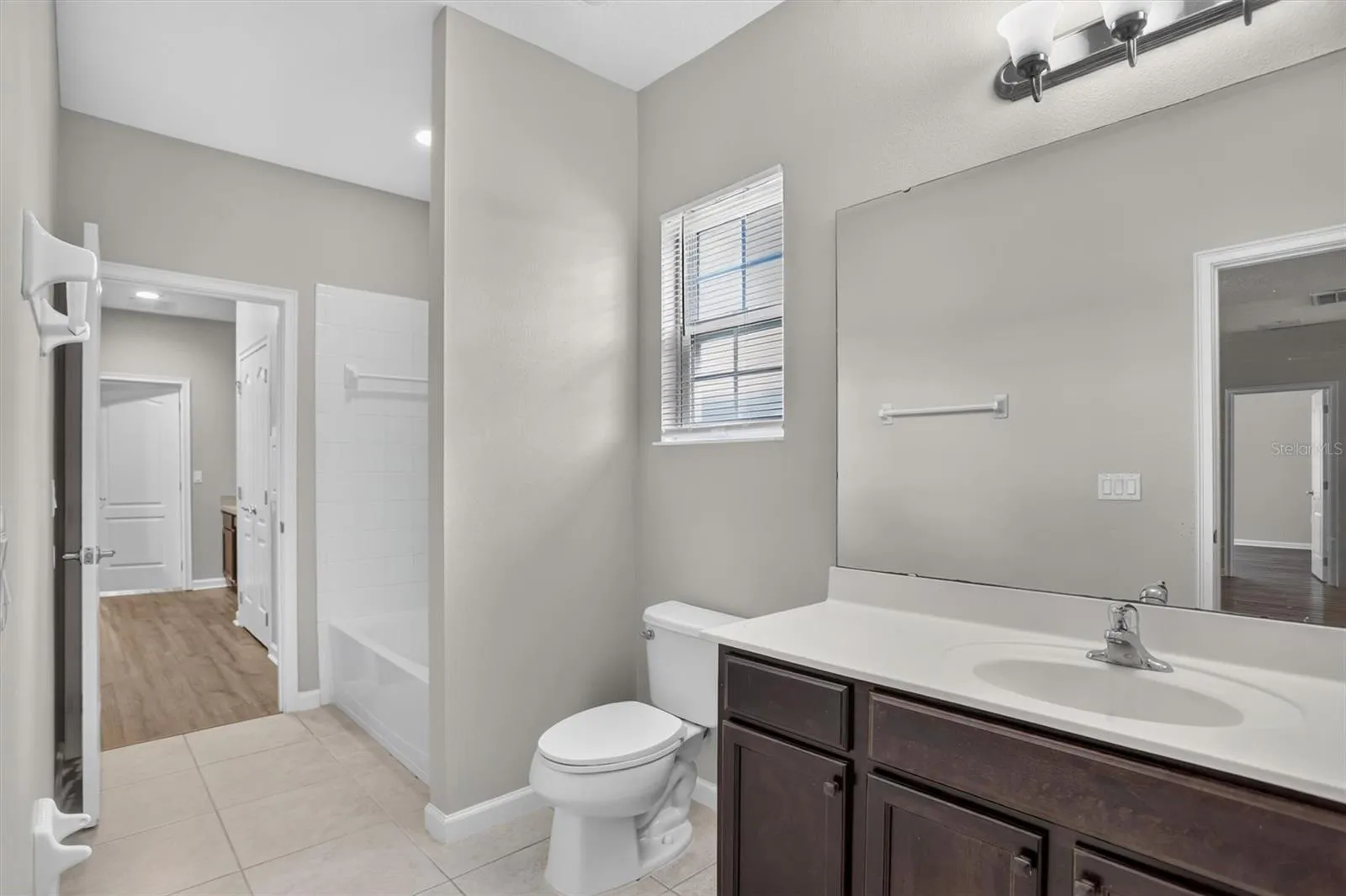 Bathroom 3 (upstairs)
