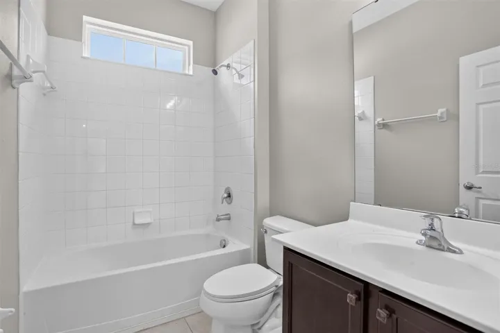 Bathroom 4 (downstairs)