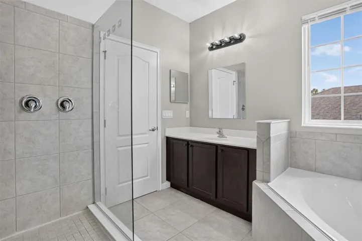 Primary Suite - Bathroom(upstairs)