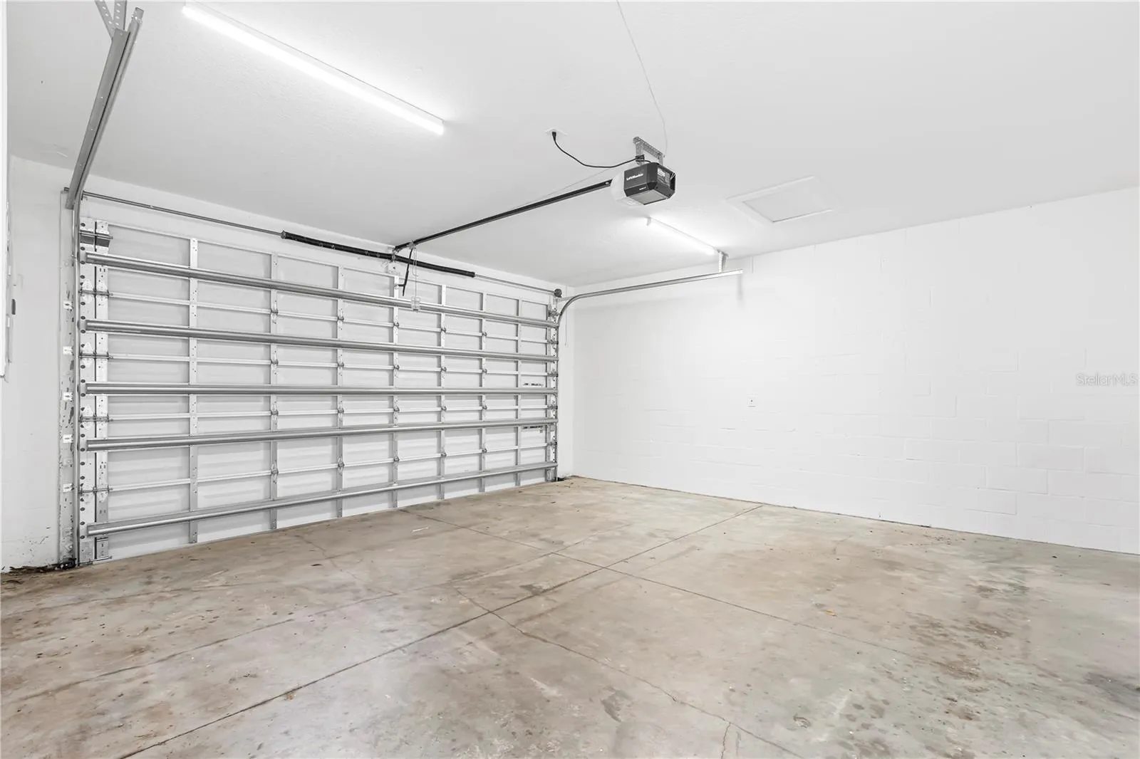 detached 2-car garage
