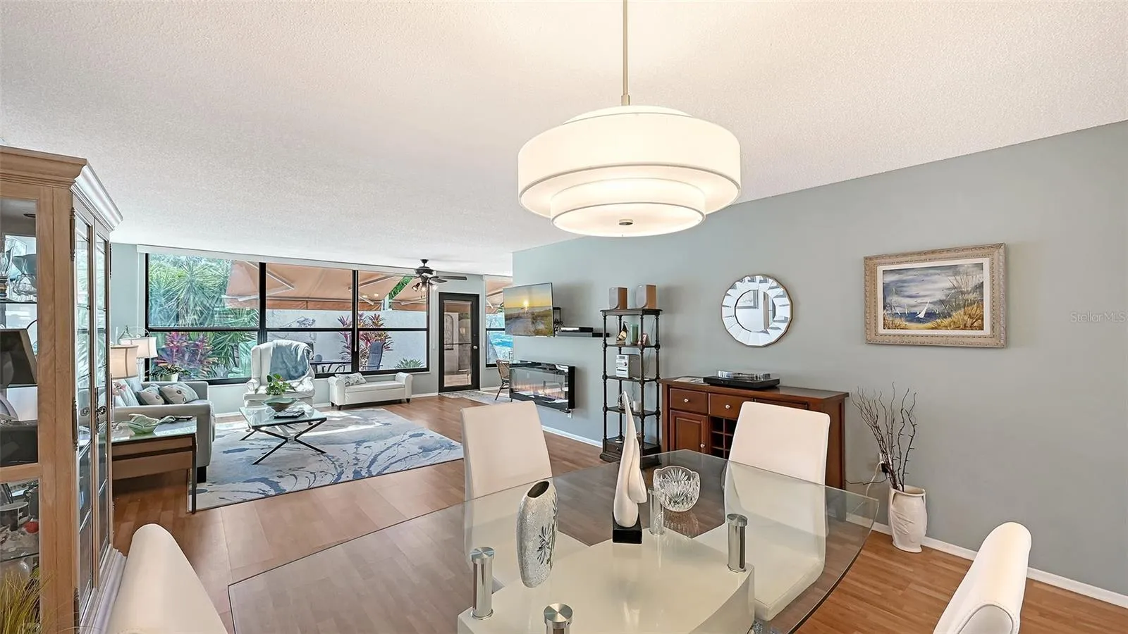 Living room dining room