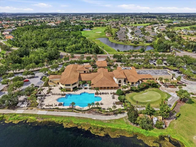 Club Renaissance amenities