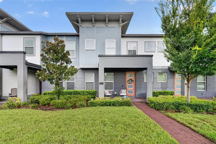 FRONT OF TOWNHOME