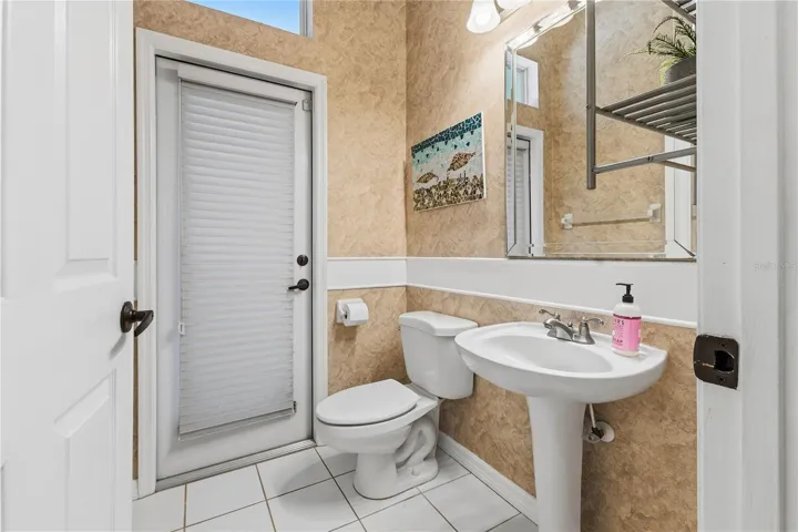 1/2 Bath