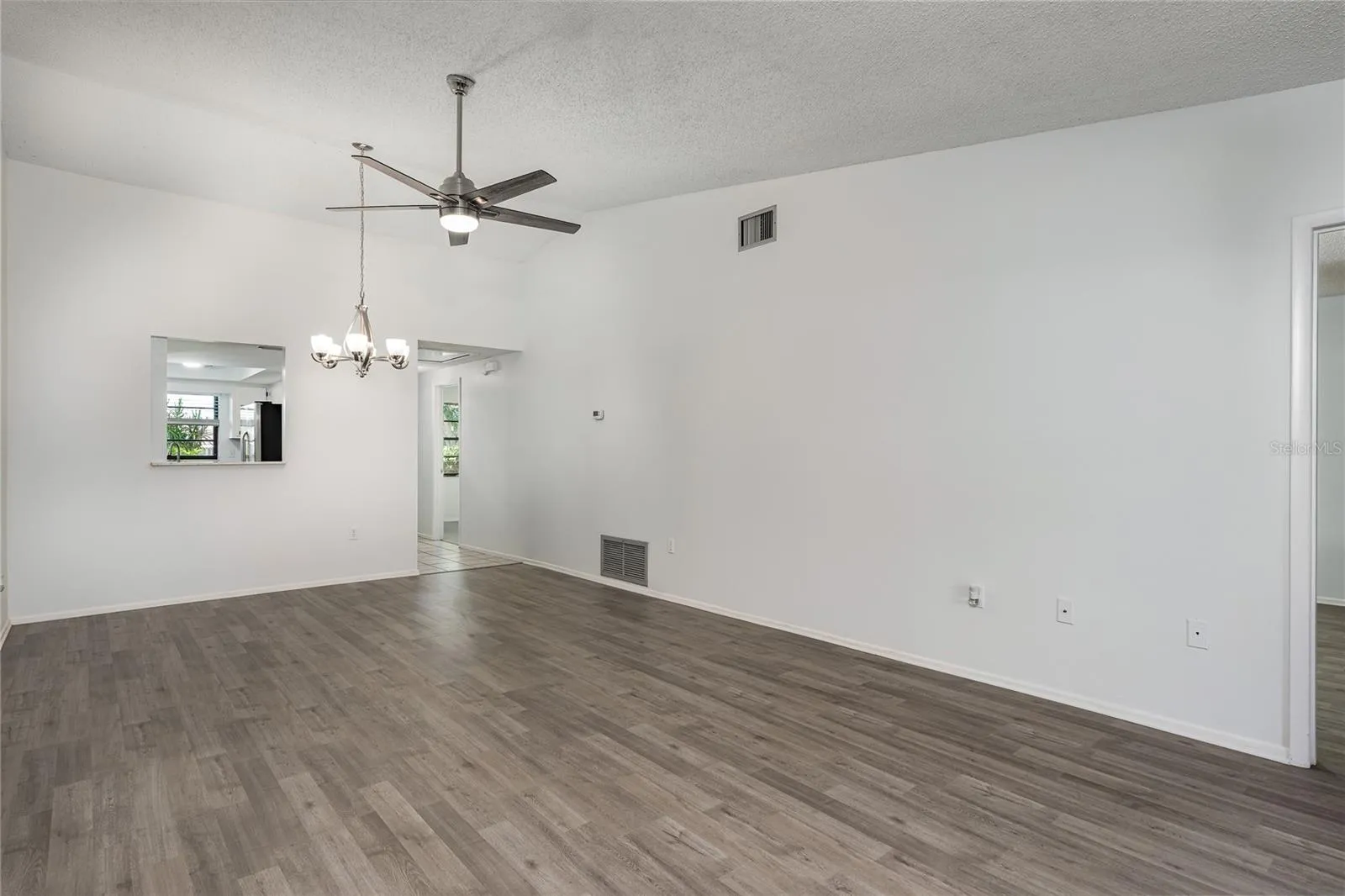 Living Room - Dinning