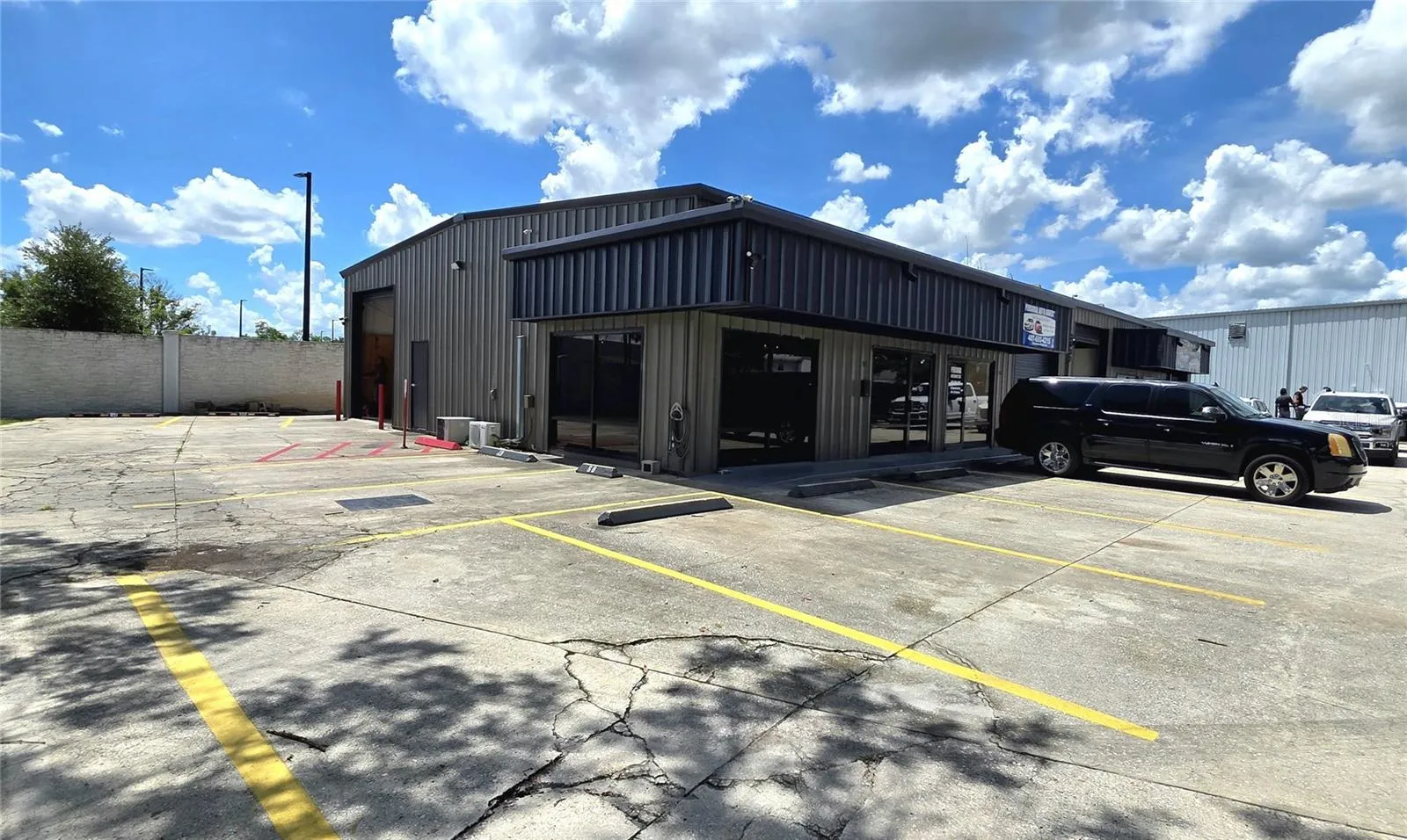 Multiple shared guest parking spaces