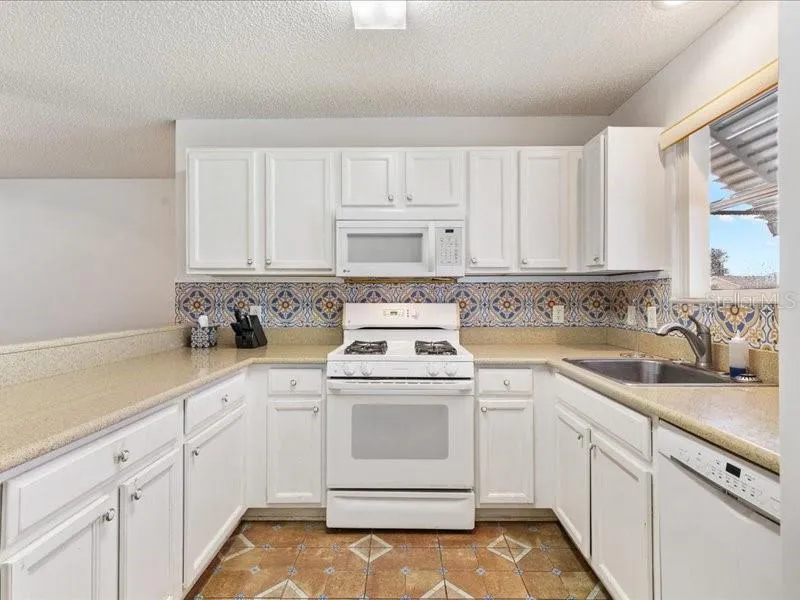 Nice light and bright Kitchen