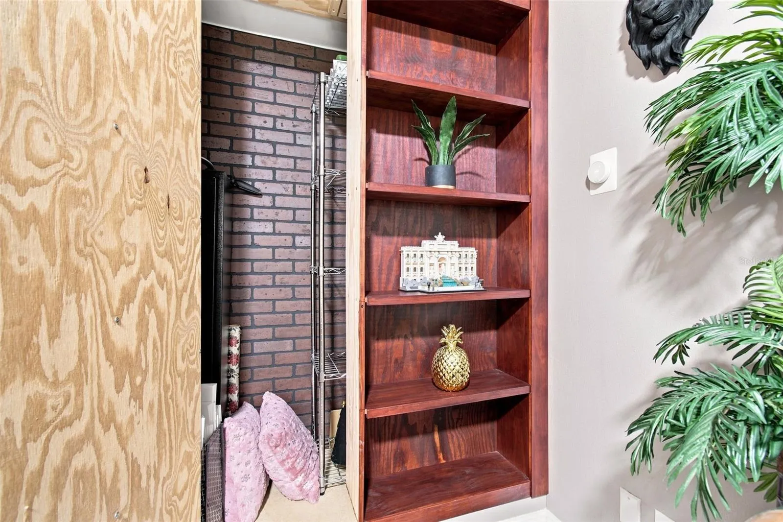 Display of Secret closet in bonus room