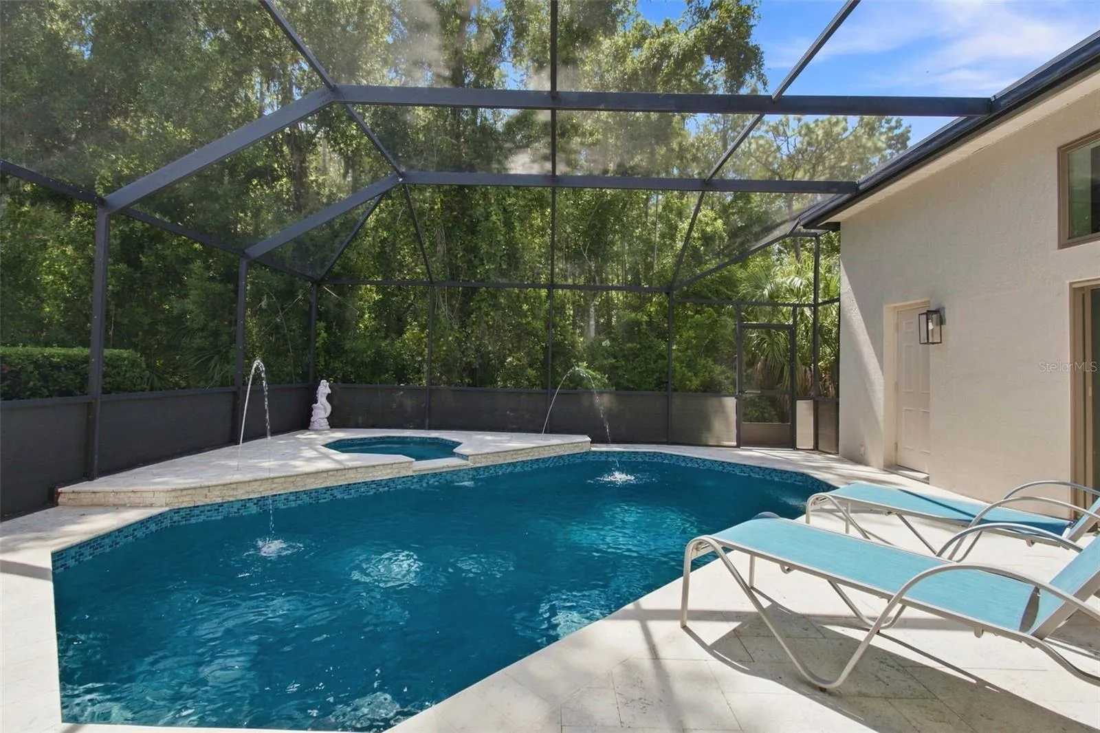 Heated, Salt water pool &amp; Spa