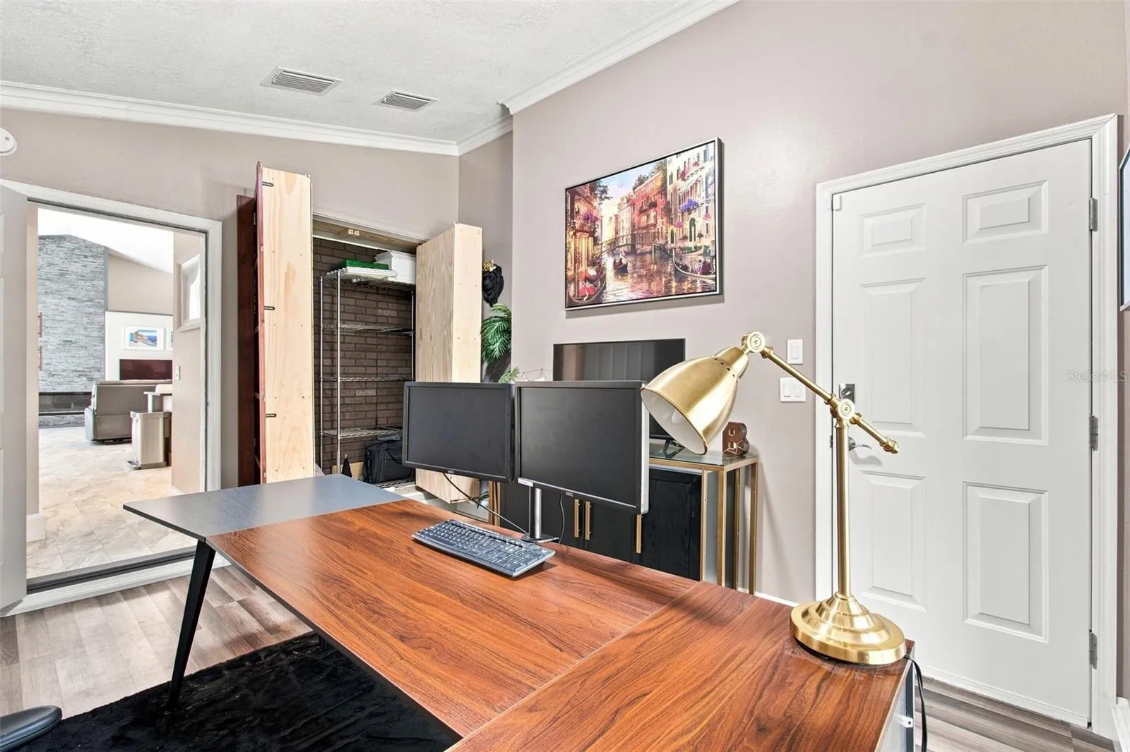 Bonus room (leads in from garage