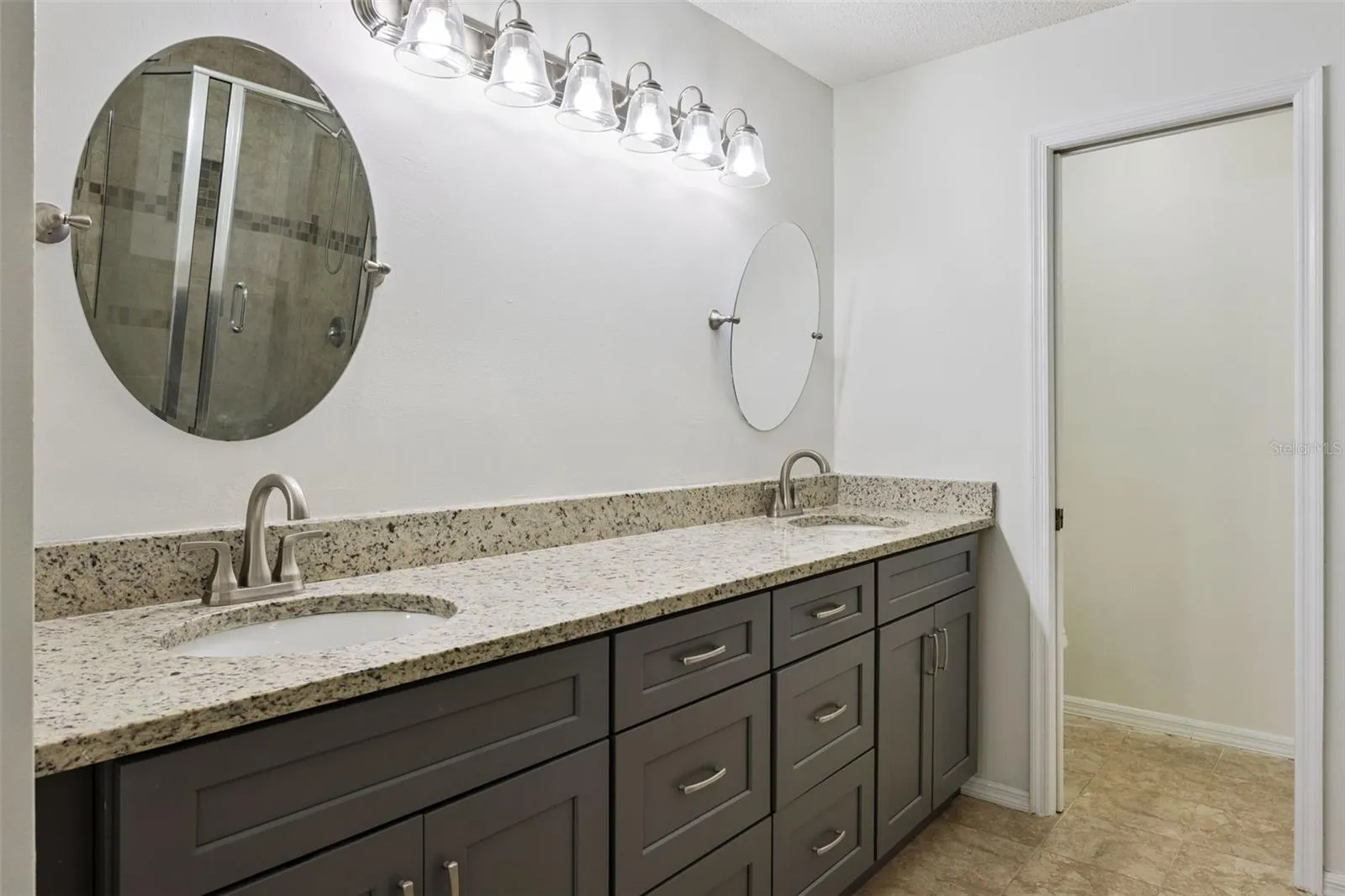 Primary bedroom Dual sink/vanity