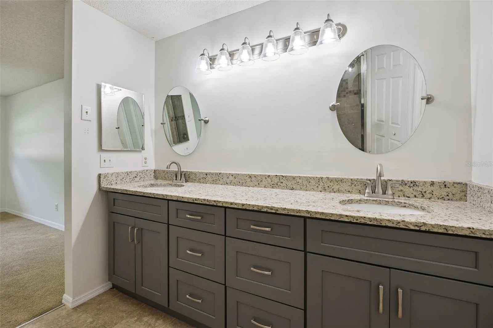 Primary bedroom Dual sink/vanity