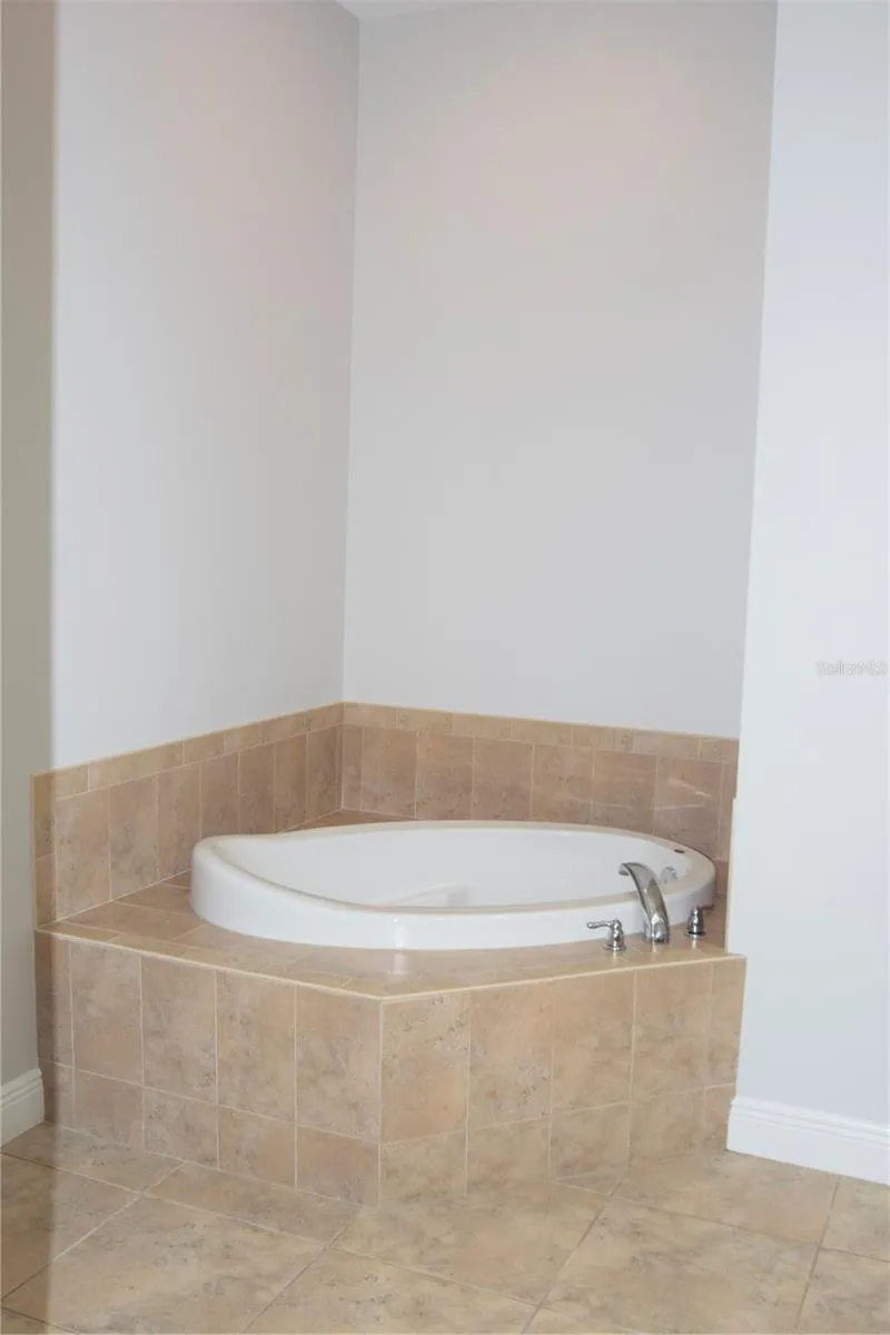Primary bath soaking tub.