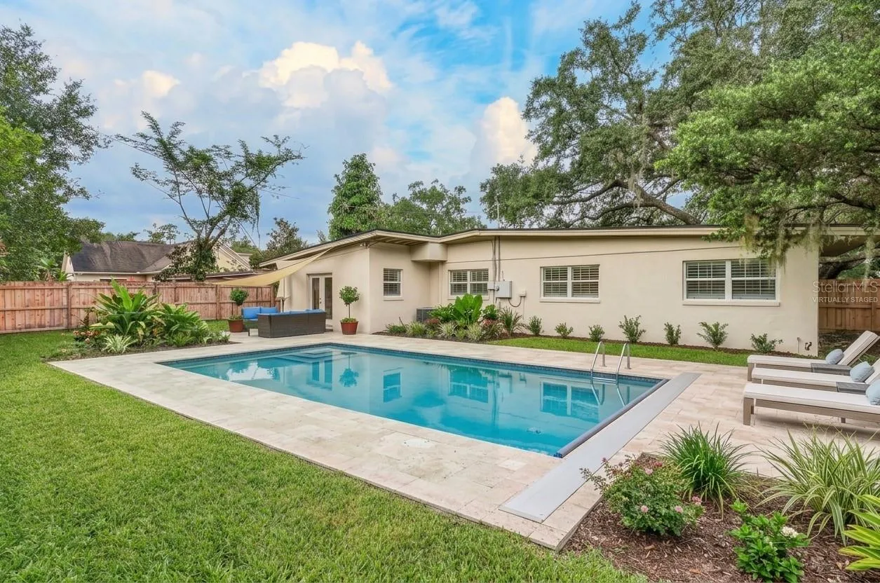 VIRTUALLY STAGED POOL AND LANDSCAPING