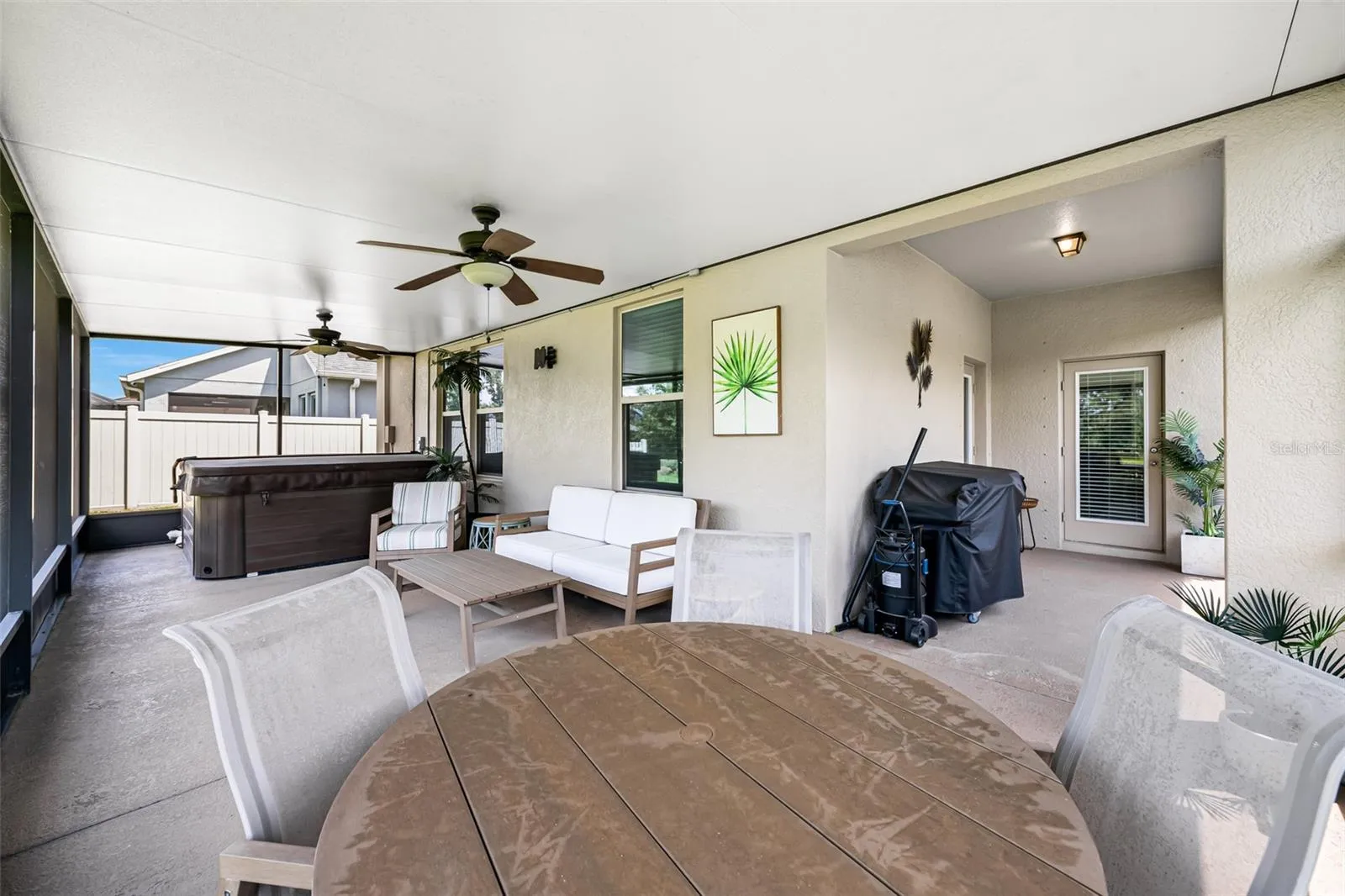 Rear enclosed/screened patio
