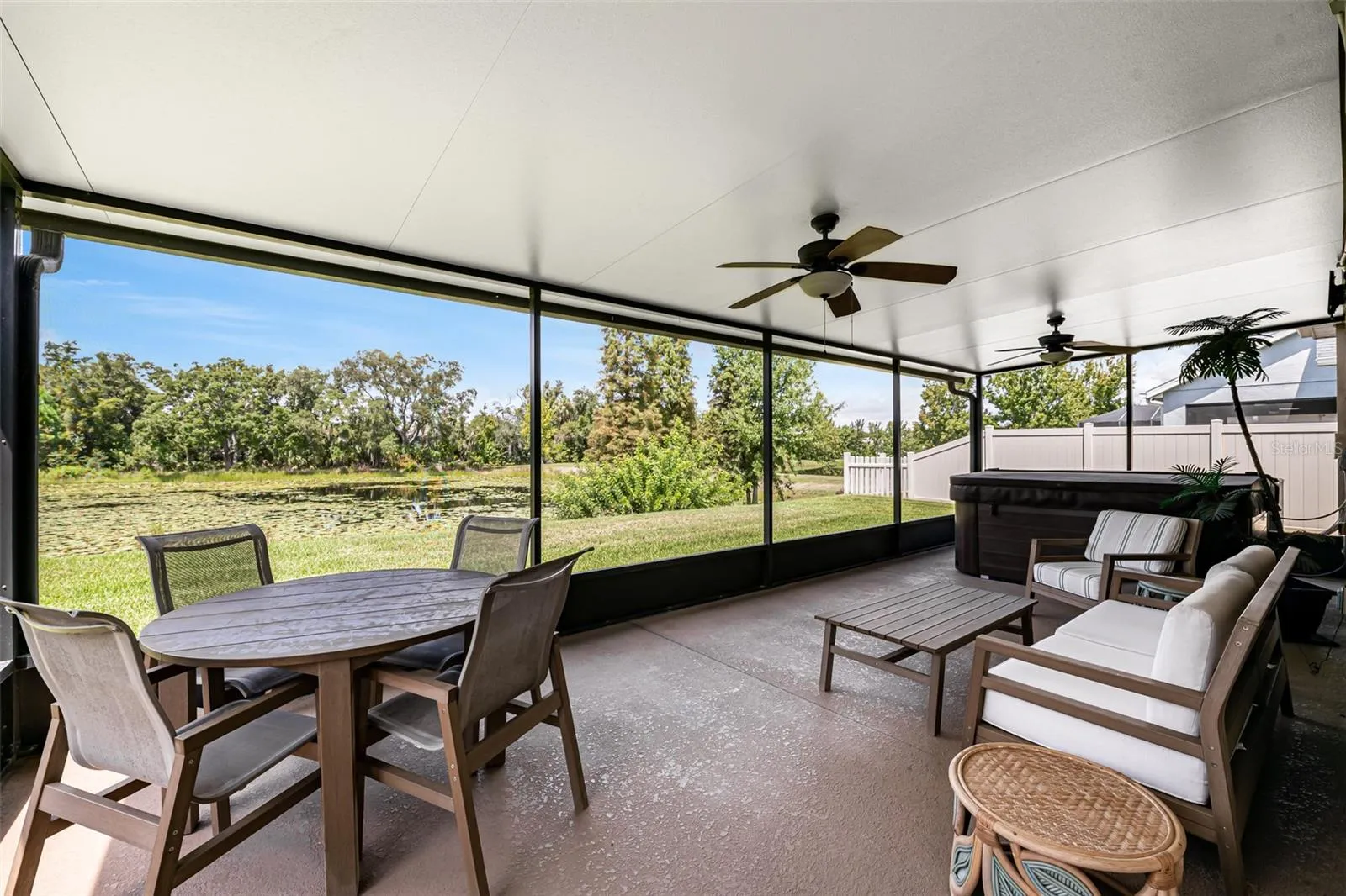 Rear enclosed/screened patio