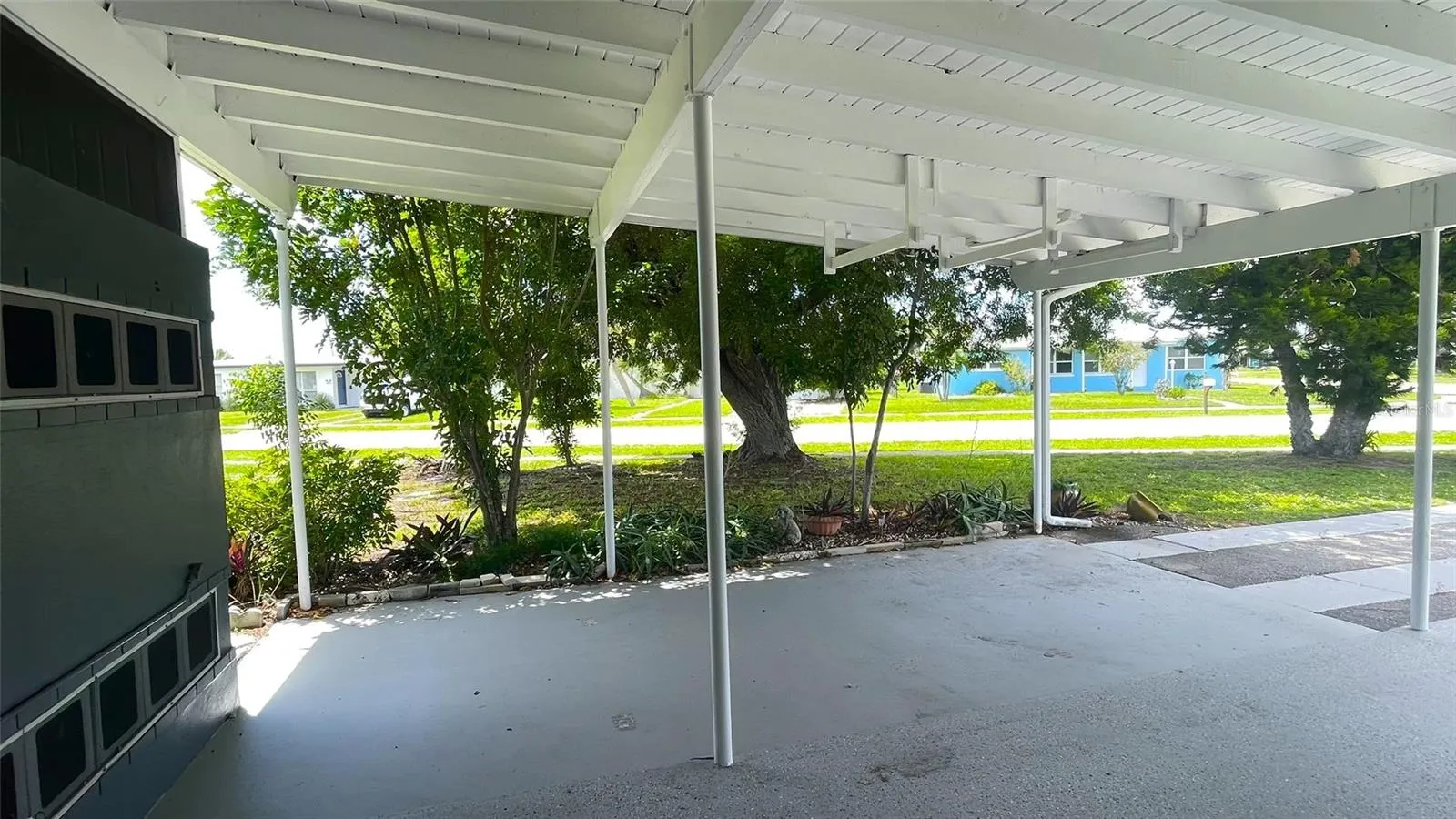 Spacious Carport and Covered Front Portch