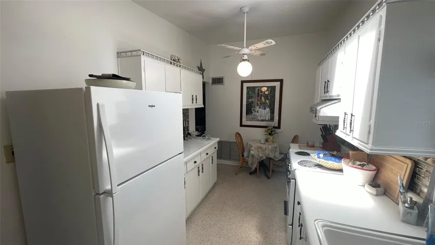 Kitchen w/ Dinette