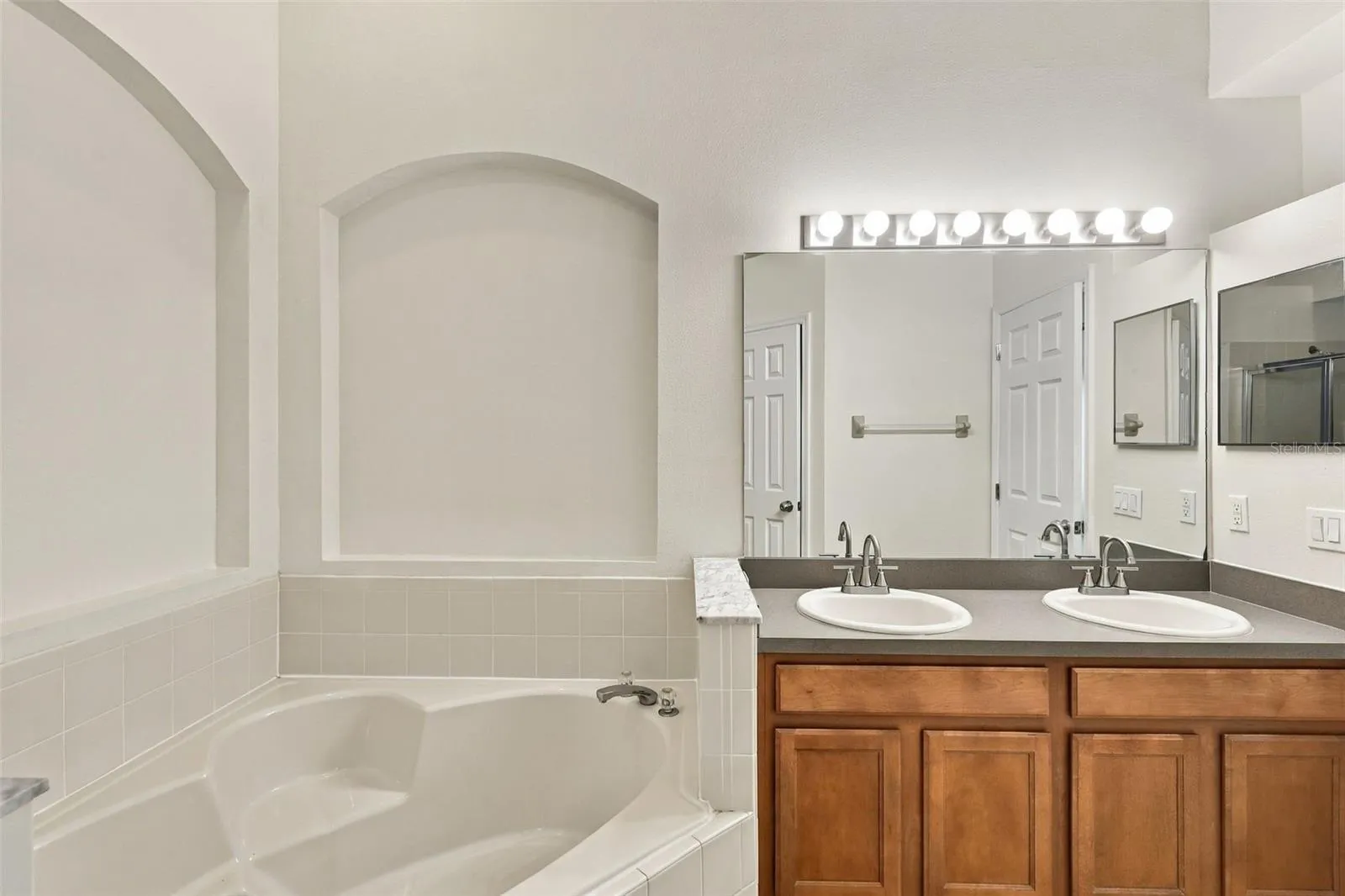 Primary Suite - Bathroom
