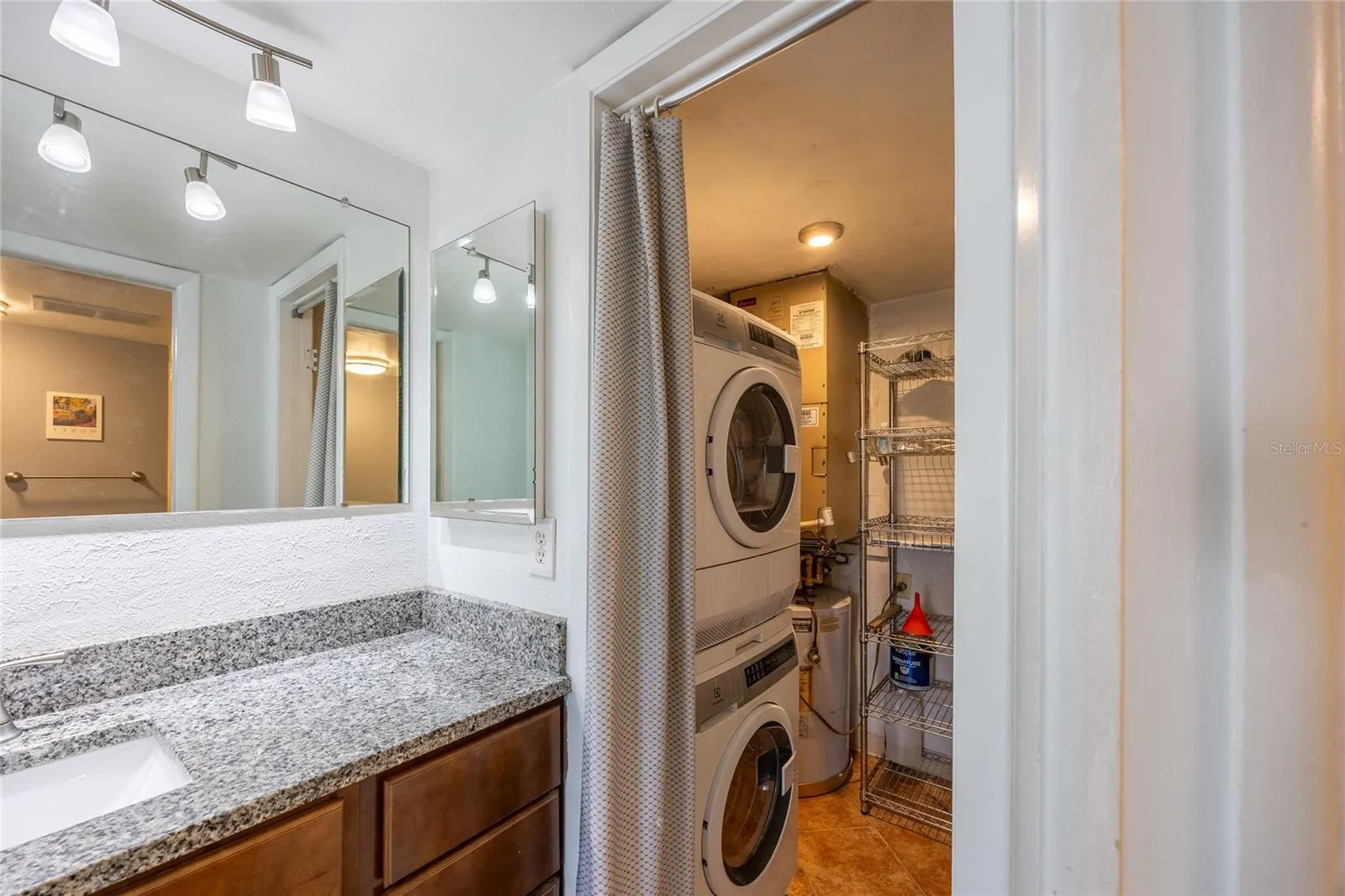 Laundry room off ofbathroom 2