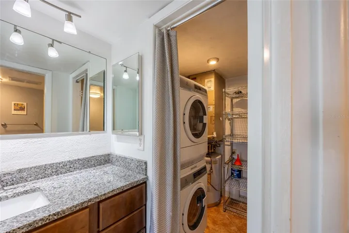 Laundry room off ofbathroom 2