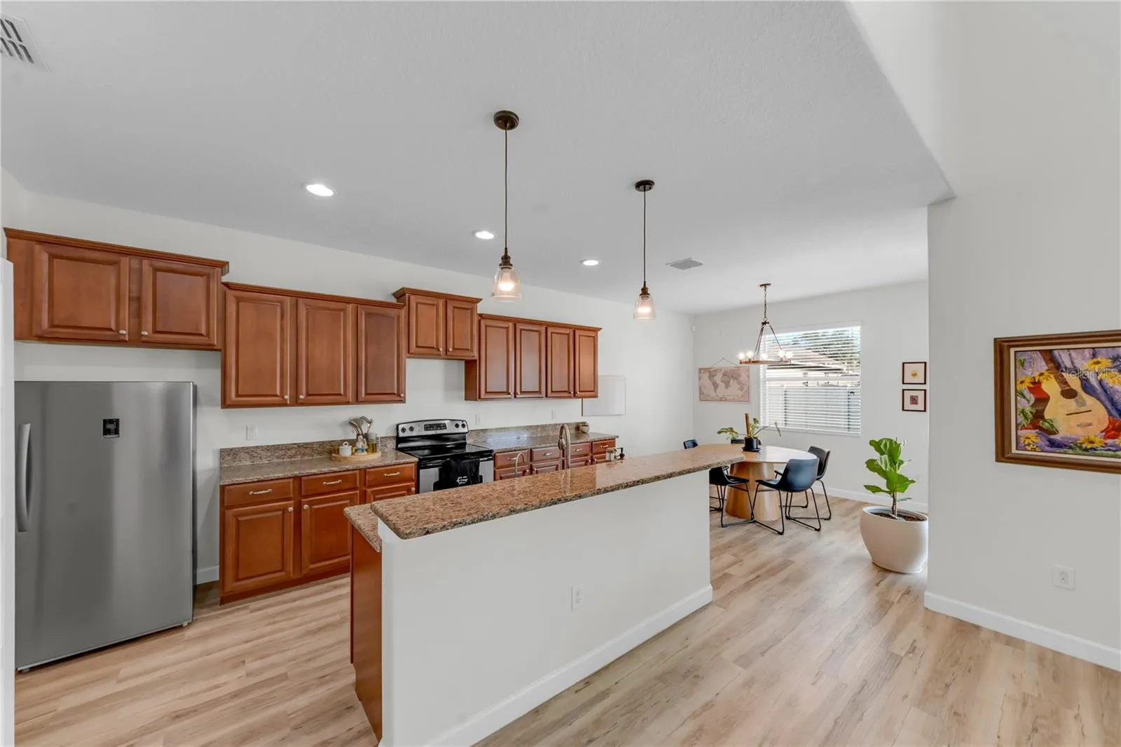 Kitchen with Eat-in dining