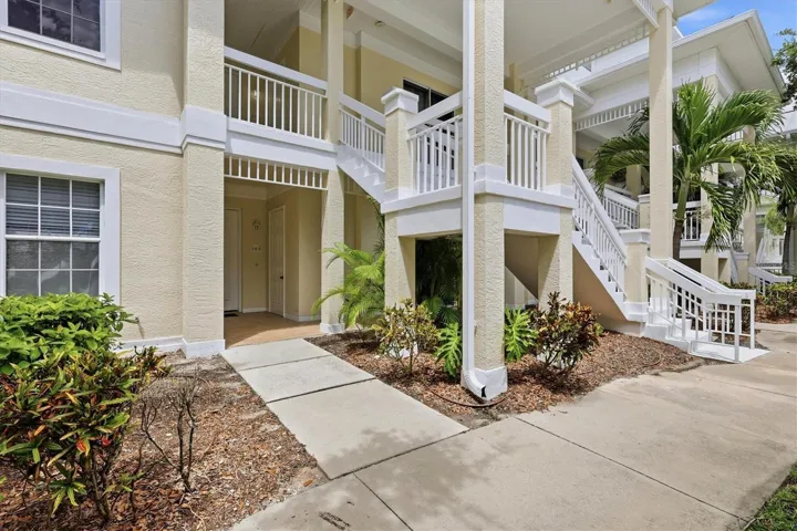 ground floor end unit